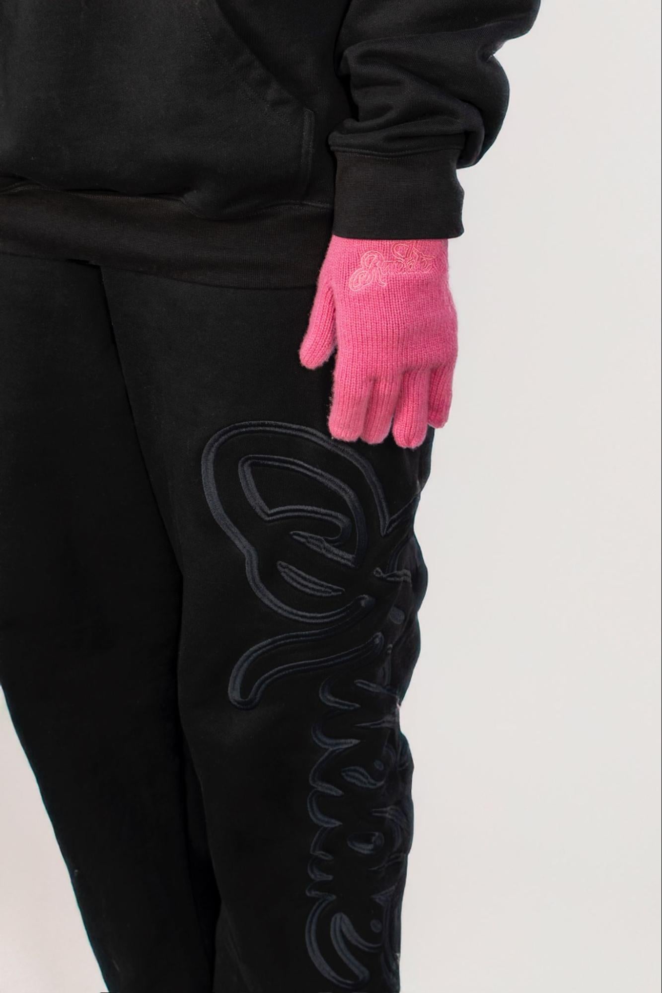 Pantone C Black Sweats